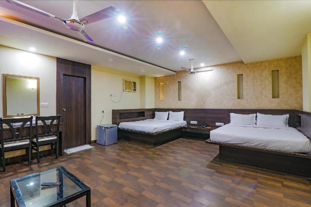Shelter Hotel Лакнау Екстериор снимка