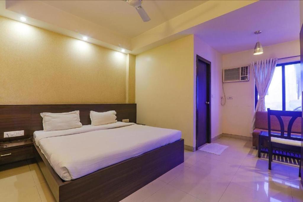 Shelter Hotel Лакнау Екстериор снимка
