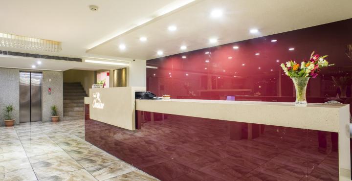Shelter Hotel Лакнау Екстериор снимка