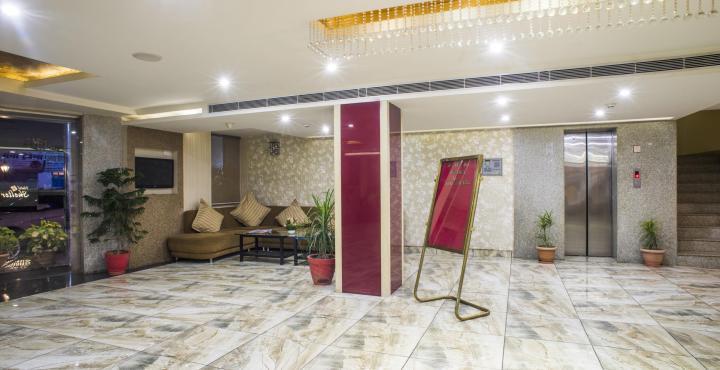 Shelter Hotel Лакнау Екстериор снимка