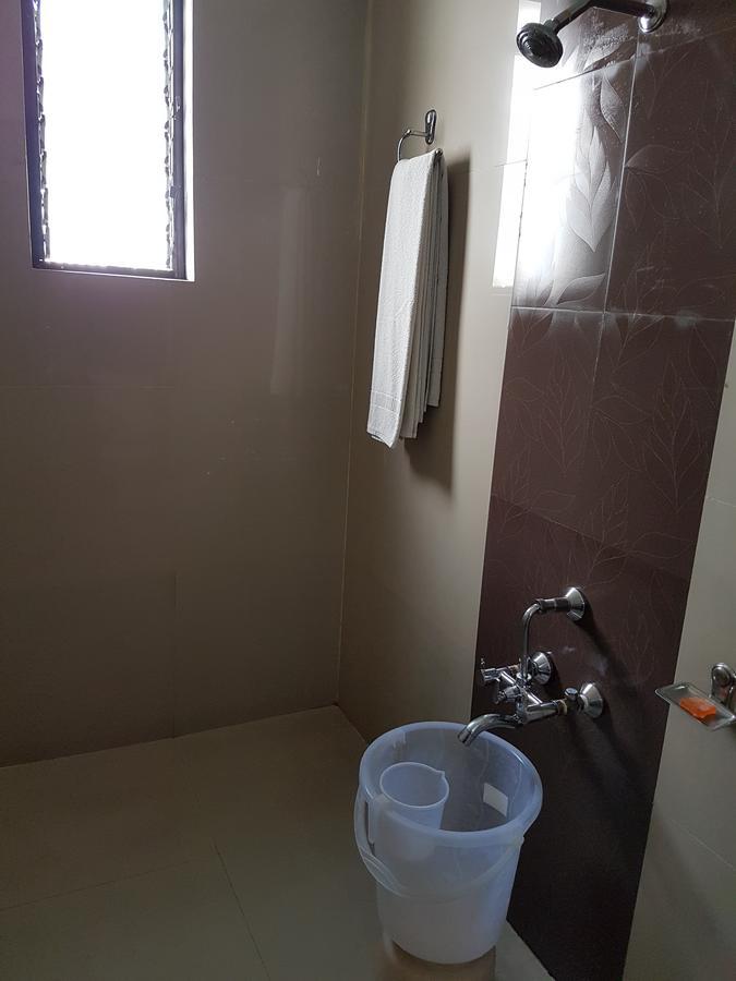 Shelter Hotel Лакнау Екстериор снимка