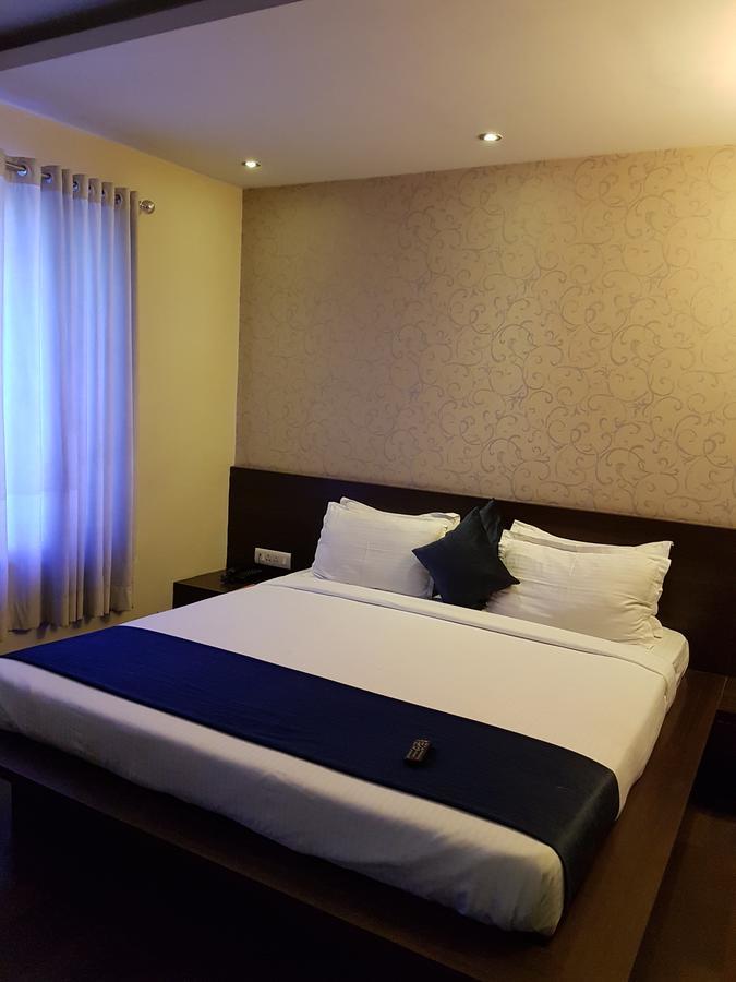 Shelter Hotel Лакнау Екстериор снимка