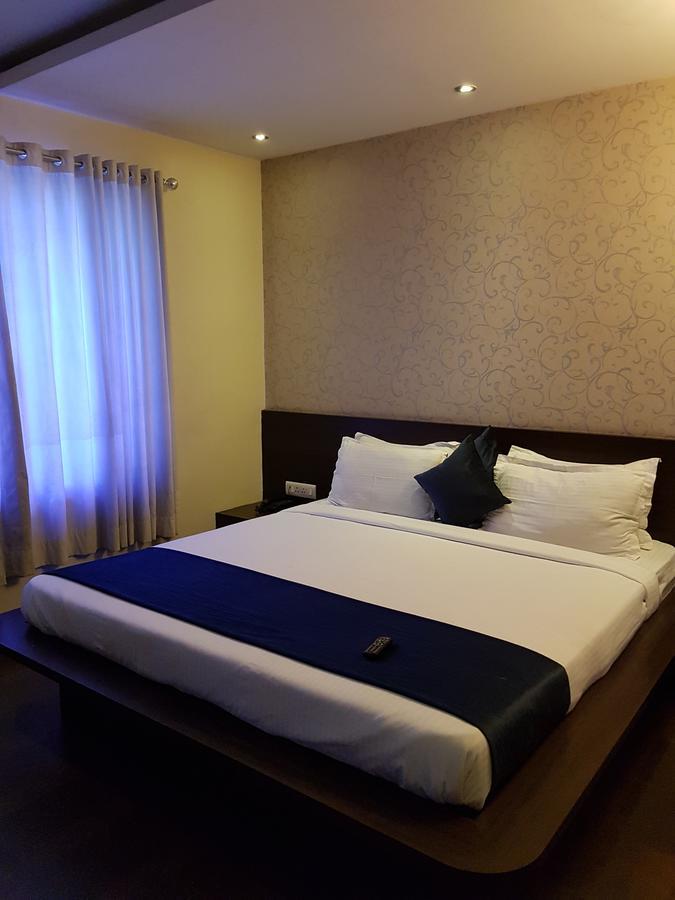 Shelter Hotel Лакнау Екстериор снимка
