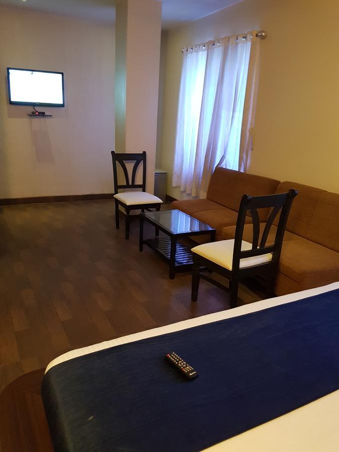 Shelter Hotel Лакнау Екстериор снимка