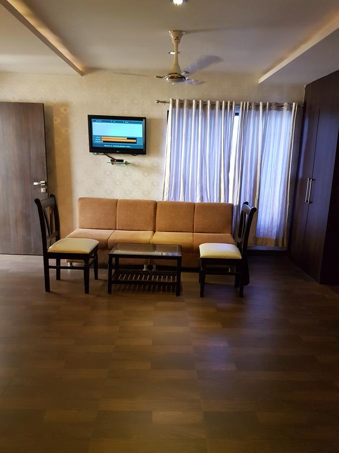 Shelter Hotel Лакнау Екстериор снимка